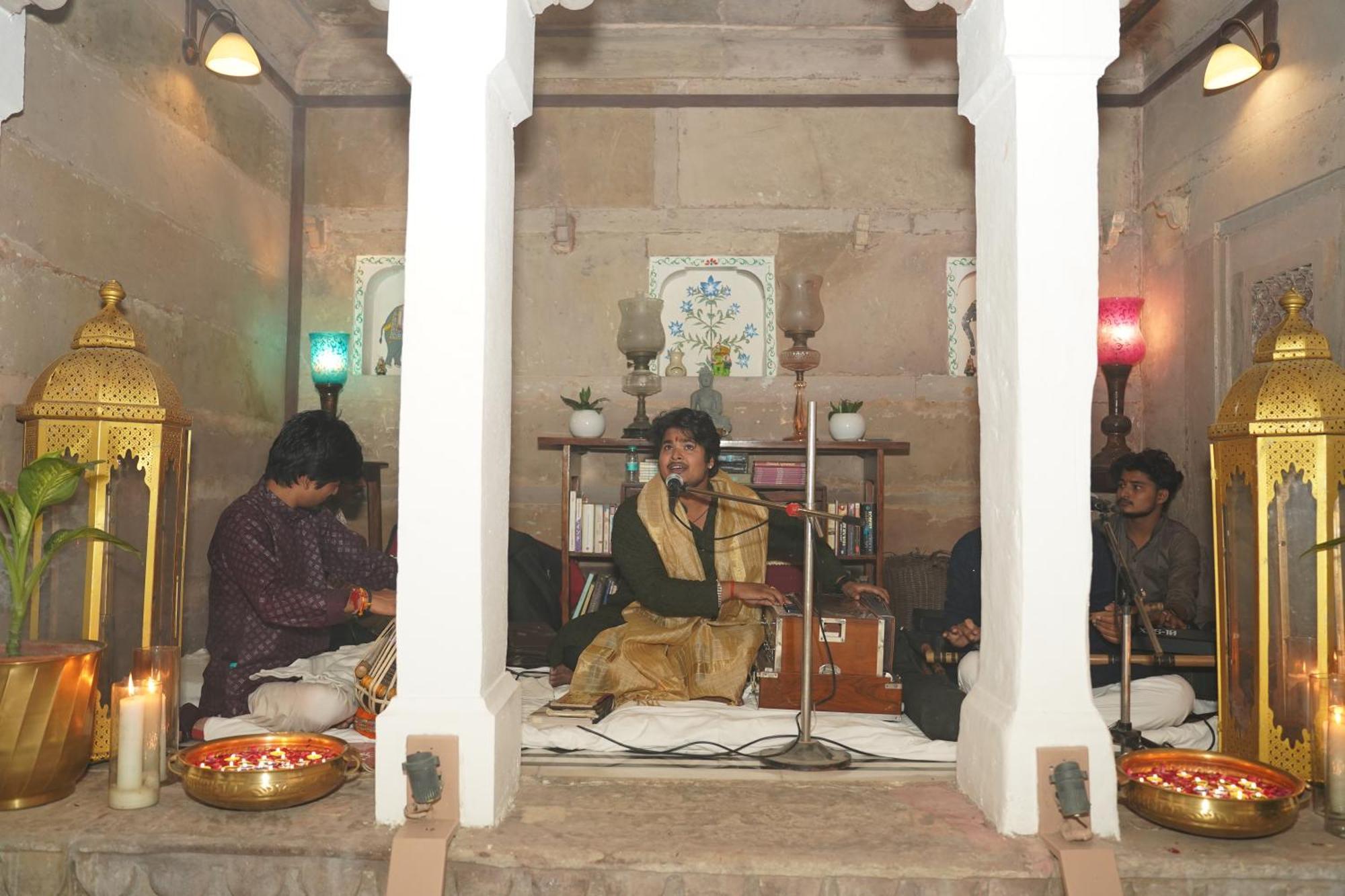 Guleria Kothi At Ganges Hotel Varanasi Exterior photo