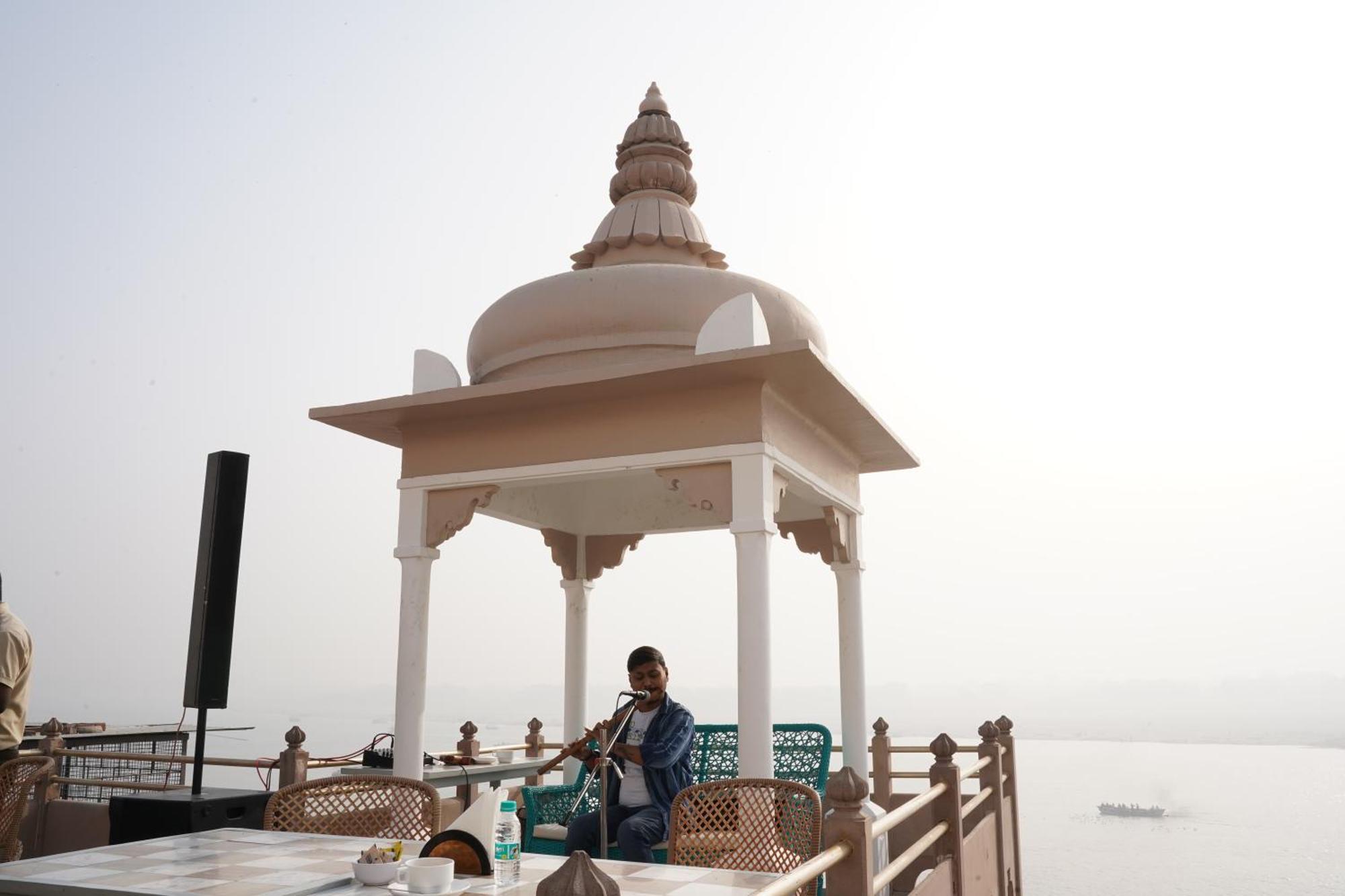 Guleria Kothi At Ganges Hotel Varanasi Exterior photo