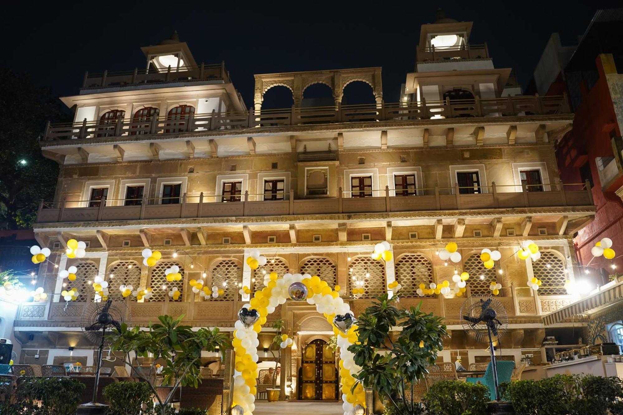 Guleria Kothi At Ganges Hotel Varanasi Exterior photo