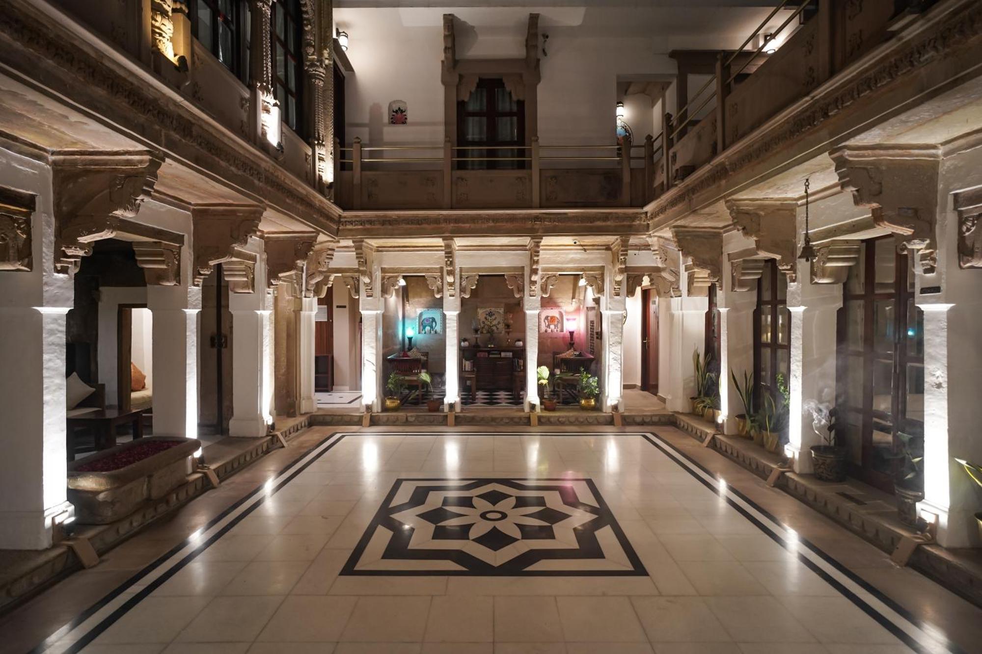 Guleria Kothi At Ganges Hotel Varanasi Exterior photo