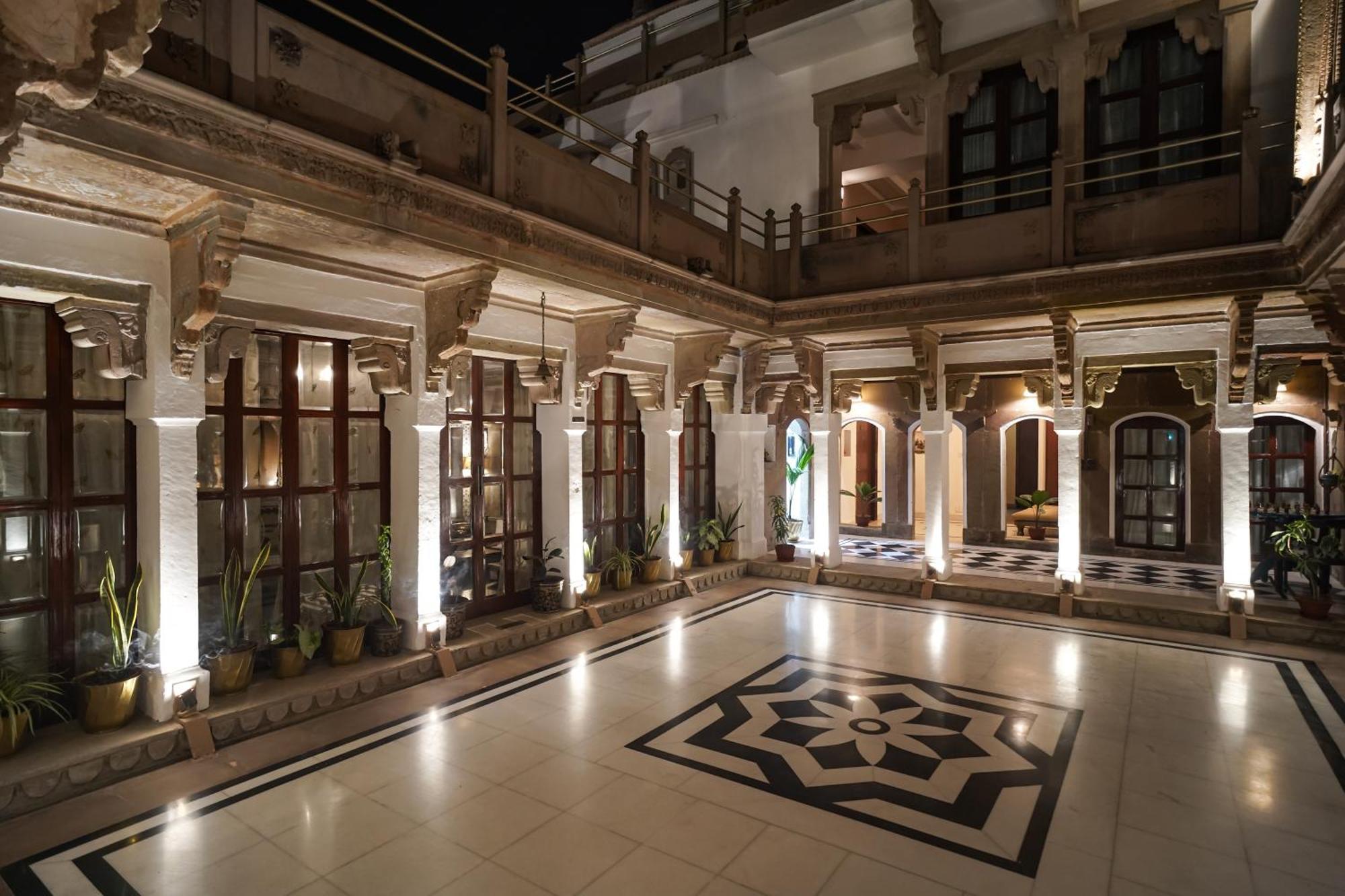 Guleria Kothi At Ganges Hotel Varanasi Exterior photo