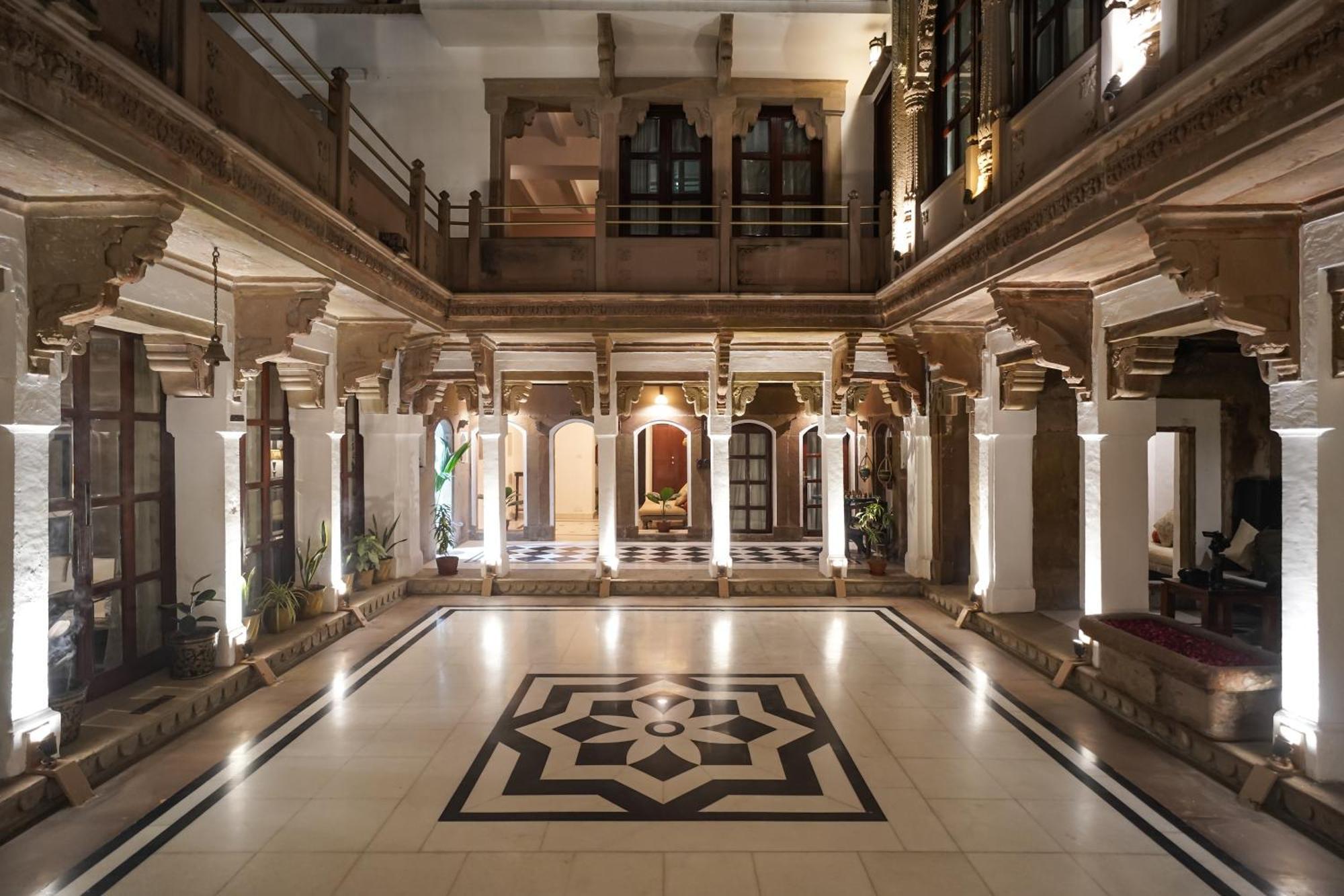 Guleria Kothi At Ganges Hotel Varanasi Exterior photo