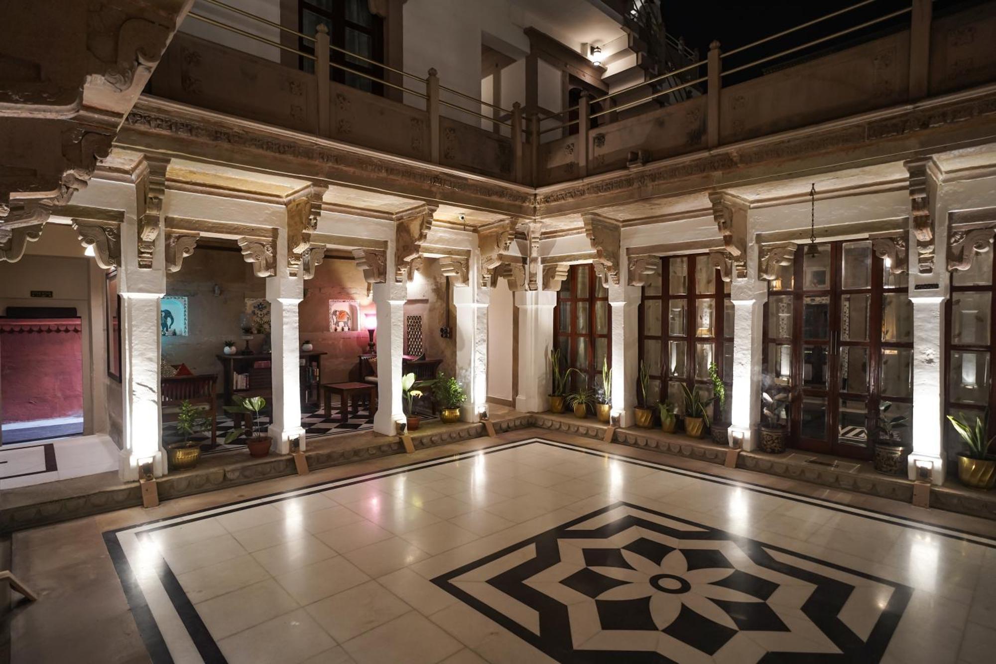 Guleria Kothi At Ganges Hotel Varanasi Exterior photo